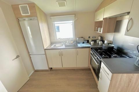 4 bedroom static caravan for sale, Beach Road, St. Osyth CO16