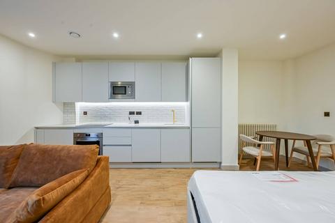 Studio to rent, Selborne Road, Walthamstow, E17