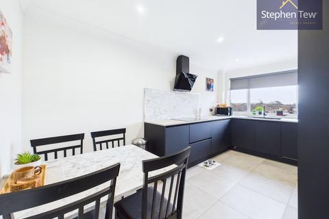 2 bedroom flat for sale, St. Annes Road, Blackpool, FY4