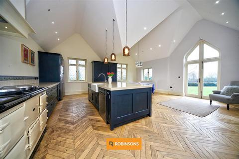 5 bedroom detached house for sale, Common Road, Kensworth