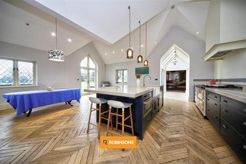 5 bedroom detached house for sale, Common Road, Kensworth