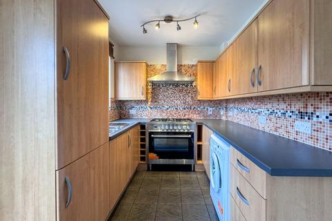 3 bedroom flat to rent, Buckingham Road, Edgware, HA8