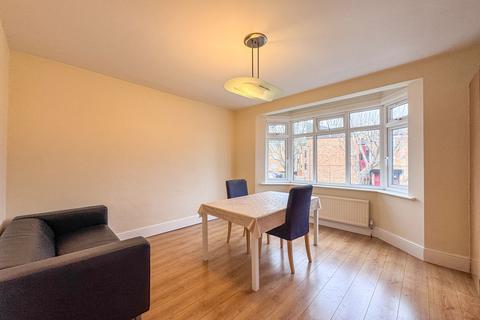3 bedroom flat to rent, Buckingham Road, Edgware, HA8