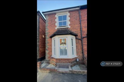 3 bedroom semi-detached house to rent - Acacia Road, Guildford, GU1