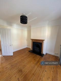 3 bedroom semi-detached house to rent, Acacia Road, Guildford, GU1