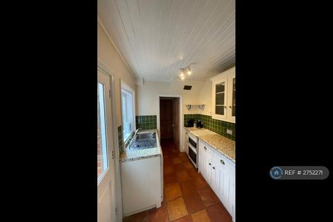 3 bedroom semi-detached house to rent, Acacia Road, Guildford, GU1