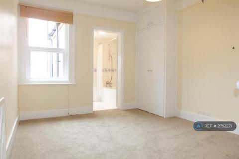 3 bedroom semi-detached house to rent, Acacia Road, Guildford, GU1