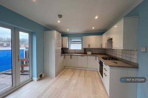 3 bedroom semi-detached house to rent, Glenfalls Avenue, Brighton, BN1