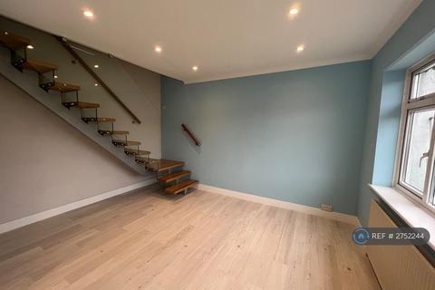 3 bedroom semi-detached house to rent, Glenfalls Avenue, Brighton, BN1
