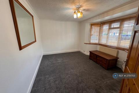 4 bedroom semi-detached house to rent, Bramble Crescent, Reading, RG30