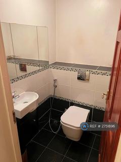 1 bedroom in a house share to rent, Malden Road, London, KT4