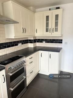 2 bedroom semi-detached house to rent, Stonecrop Close, Locks Heath, Southampton, SO31