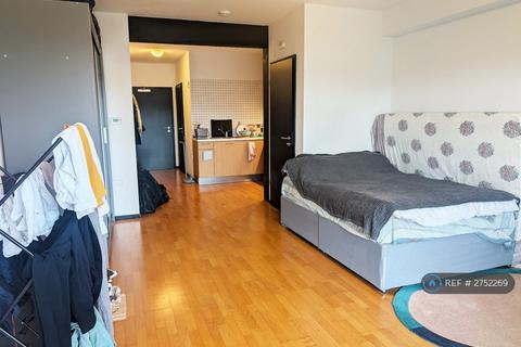 Studio to rent, Victoria Villas, Richmond, TW9
