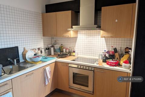 Studio to rent, Victoria Villas, Richmond, TW9