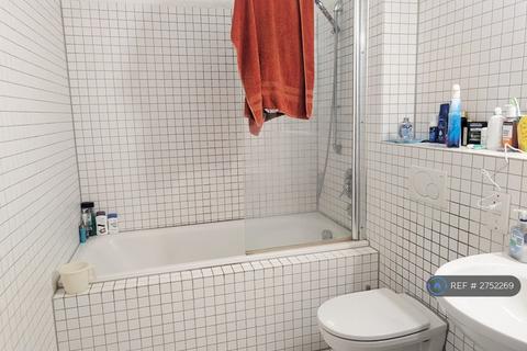 Studio to rent, Victoria Villas, Richmond, TW9
