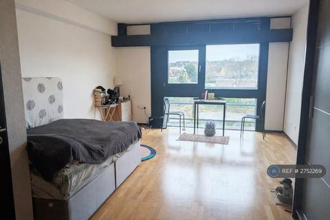 Studio to rent, Victoria Villas, Richmond, TW9
