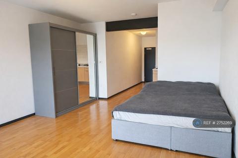 Studio to rent, Victoria Villas, Richmond, TW9