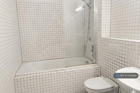 Studio to rent, Victoria Villas, Richmond, TW9