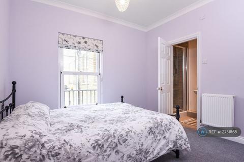 2 bedroom flat to rent, Sophia Square, London, SE16