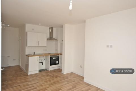 Studio to rent, Promenade, Southport, PR8
