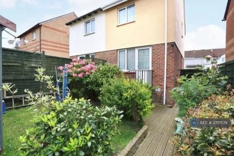 2 bedroom semi-detached house to rent, Kitter Drive, Plymouth, PL9
