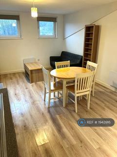 2 bedroom flat to rent, Station Approach, Leeds, LS5