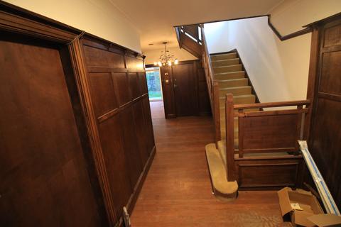 5 bedroom detached house to rent, Coldharbour Lane, Hayes UB3