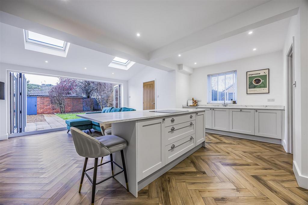 10 Old Manor Way, Drayton-Portico Marketing-Sold By-