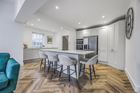 3 bedroom semi-detached house for sale, Old Manor Way, Portsmouth PO6