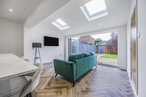 3 bedroom semi-detached house for sale, Old Manor Way, Portsmouth PO6