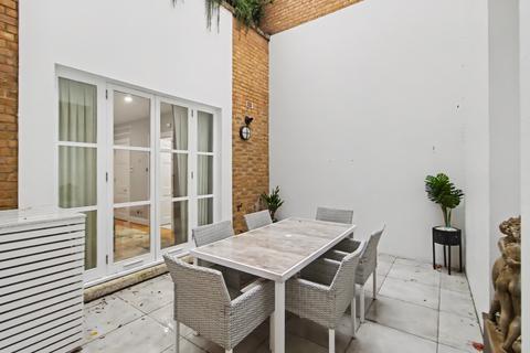 2 bedroom flat to rent, Woods Mews, Mayfair, London W1K