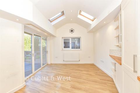 4 bedroom detached bungalow for sale, Bourne Close, Horndean, Waterlooville, Hampshire