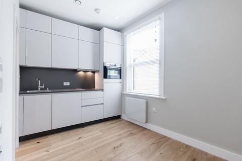 Flat to rent, Flat 7 68 Arodene Road