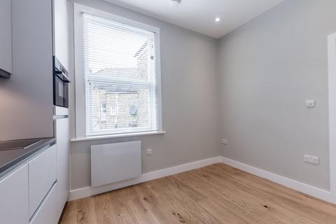 Flat to rent, Flat 7 68 Arodene Road