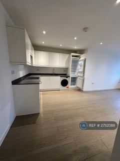 2 bedroom flat to rent, Hubert Road, Brentwood, CM14