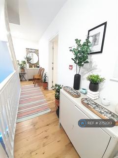 Studio to rent, Parkway Camden Town, London, NW1