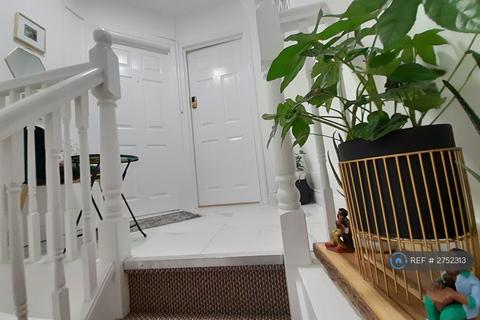 Studio to rent, Parkway Camden Town, London, NW1