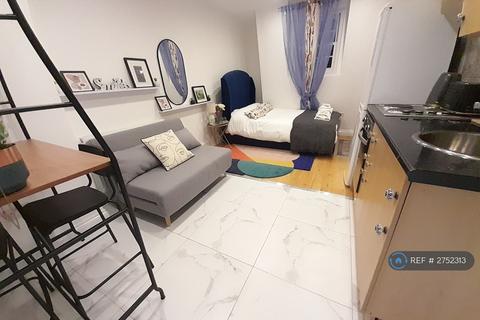 Studio to rent, Parkway Camden Town, London, NW1