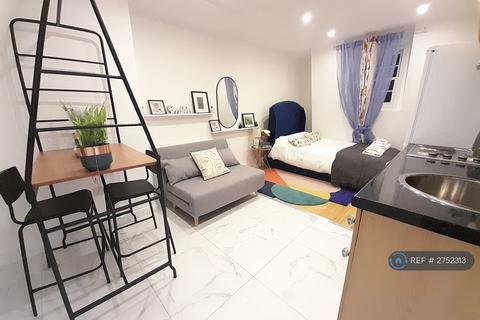 Studio to rent, Parkway Camden Town, London, NW1