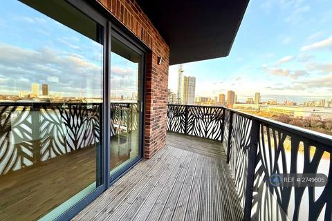3 bedroom flat to rent, Cityview Point, London, E14