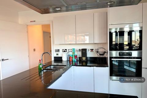 3 bedroom flat to rent, Cityview Point, London, E14