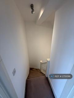 2 bedroom maisonette to rent, Greenhill Way, Harrow, HA1