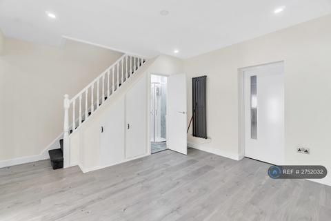 3 bedroom terraced house to rent, Beckhampton Road, Bath, BA2