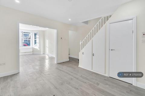 3 bedroom terraced house to rent, Beckhampton Road, Bath, BA2