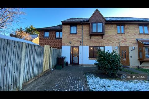2 bedroom semi-detached house to rent, Russell Way, Sutton, SM1