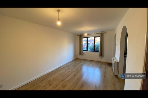 2 bedroom semi-detached house to rent, Russell Way, Sutton, SM1