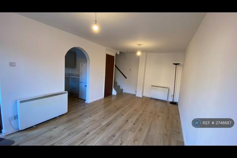 2 bedroom semi-detached house to rent, Russell Way, Sutton, SM1