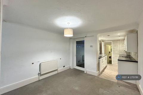 2 bedroom terraced house to rent, Alma Street, Sheerness, ME12