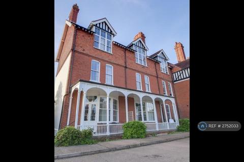 2 bedroom flat to rent, Middlesex Court, Clacton-On-Sea, CO15