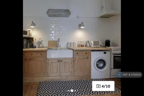 2 bedroom flat to rent, Middlesex Court, Clacton-On-Sea, CO15